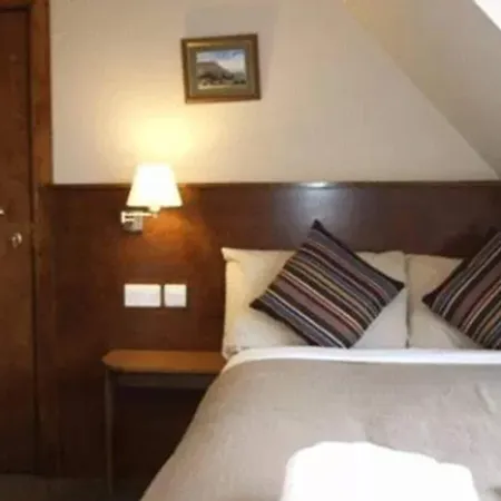 Cambridge House 3* Edynburg