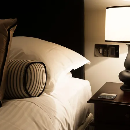 No11 Boutique & Brasserie