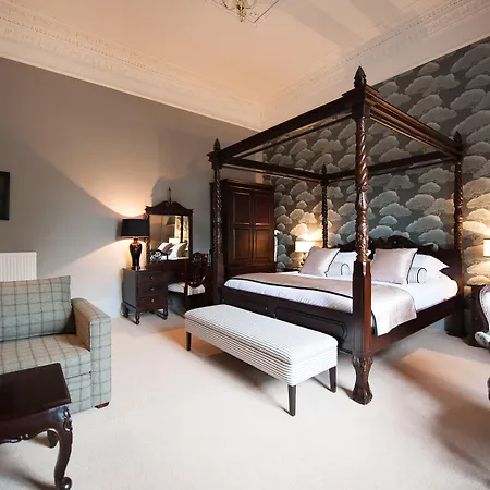 No11 Boutique & Brasserie