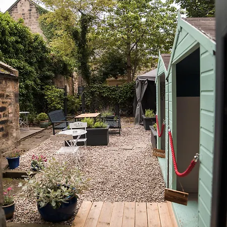 No11 Boutique & Brasserie