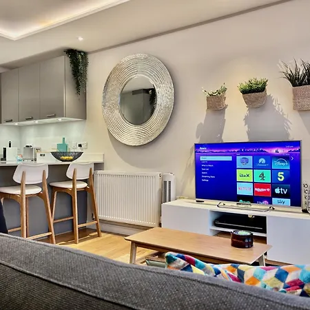 Heavenly Pad Retreat 300m To With Fast Links To Centre Apartment *