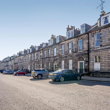 3 Bed In 79008 Edinburgh