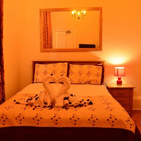 Edinburgh City Suites 4* Эдинбург