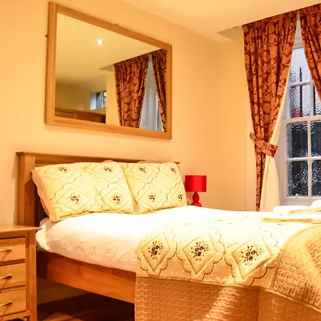 Апарт-отель Edinburgh City Suites 4*