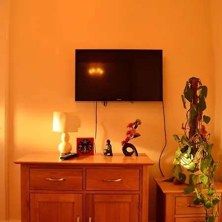 Edinburgh City Suites 4*