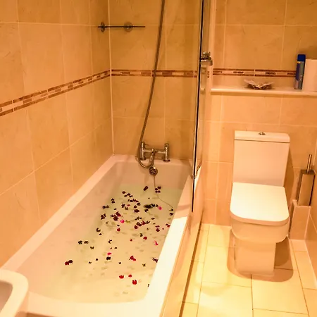 Edinburgh City Suites Ξενοδοχείο με διαμερίσματα 4*