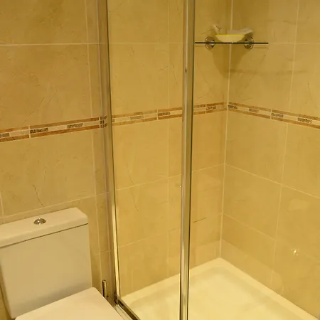 Edinburgh City Suites 4*