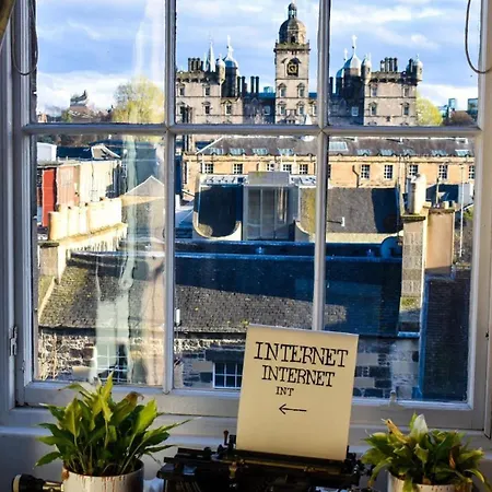 Castle Rock - Adults Only Hostel