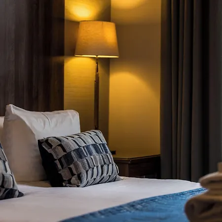 Hotel 28 York Place 3*