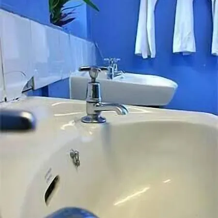 High Street - Over 18s Only, Backpackers Atmosphere (adults Only) Hostel *
