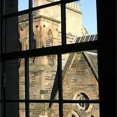 High Street - Over 18s Only, Backpackers Atmosphere (adults Only) *