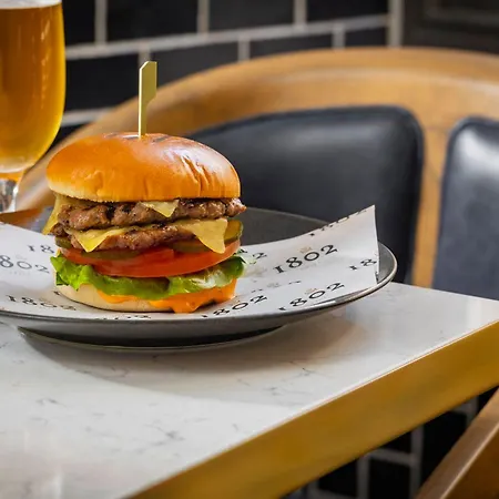 Courtyard By Marriott 4* אדינבורו