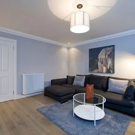 Destiny Scotland - Q-residence * Edinburg