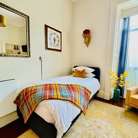 بيت ضيافة Scot Townhouse