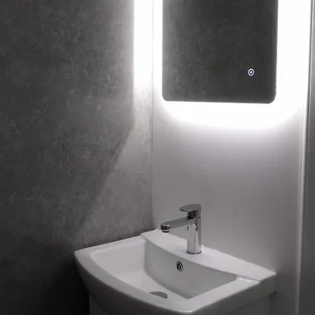 2bed Sleeps 4-near Meadows Park Parking Wifi 公寓 *