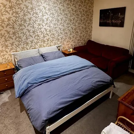 Apartment 1 Bed Flat - Sleeps 3 - Pets - Parking - Wifi