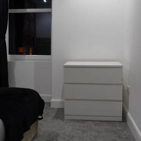 2bed Sleeps 4-near Meadows Park Parking Wifi 公寓 *