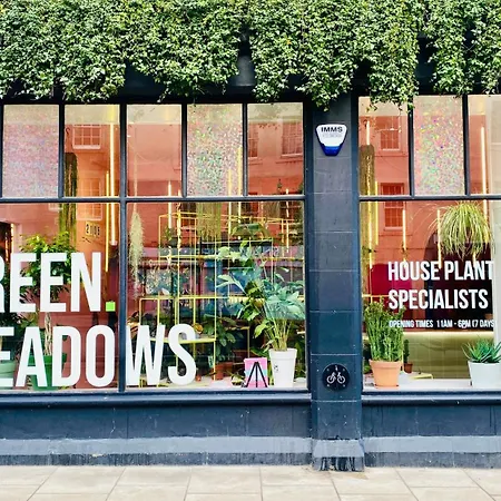 Stylish In 5 Beds 3 Bedrooms Edinburg