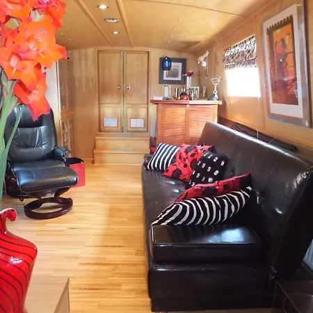 - Houseboats 보트호텔 에든버러