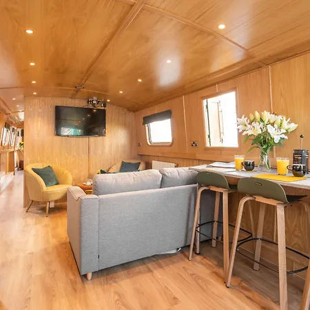 - Houseboats Botel Edinburgh