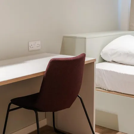 Destiny Student - Burnet Point Hotel *