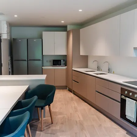 Destiny Student - Burnet Point Hotel *