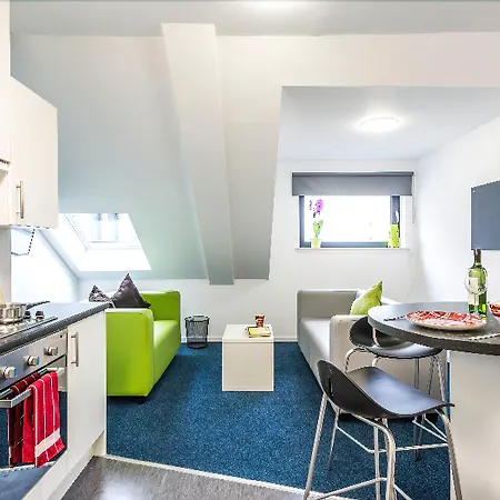 Daire Destiny Student - Shrubhill Edinburgh