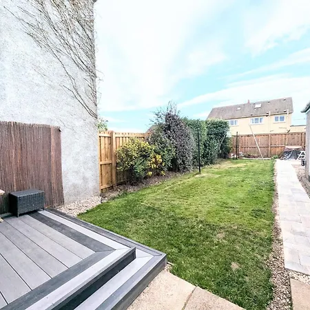 Newly Refurbished 3 Bed House With 2-sided Wood Burner And Garden In بيت للعطل