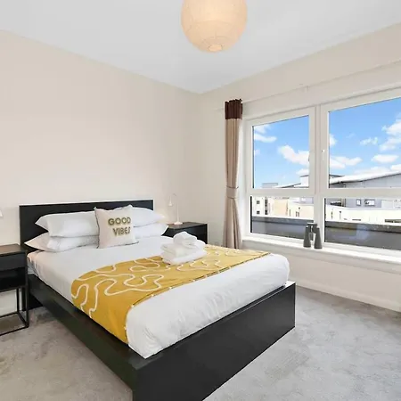 Hawkhill Lookout - Arthur's Seat View * Edinburg