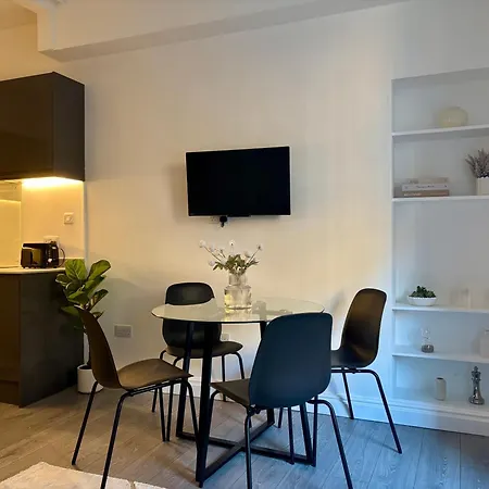 Stylish 1 Bed Centre *