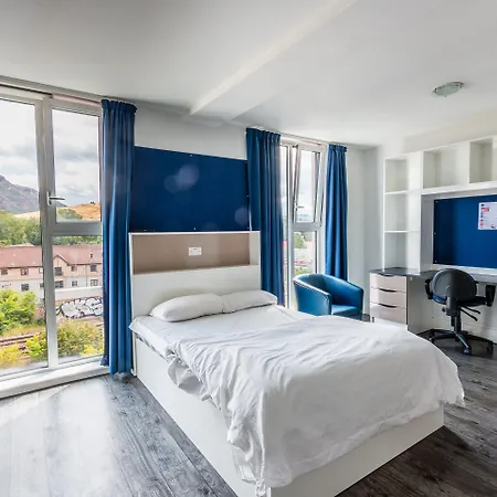 Апартаменты Destiny Student - Holyrood *