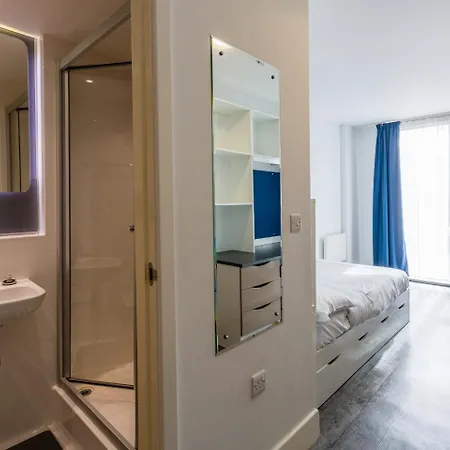 Апартаменты Destiny Student - Holyrood Эдинбург