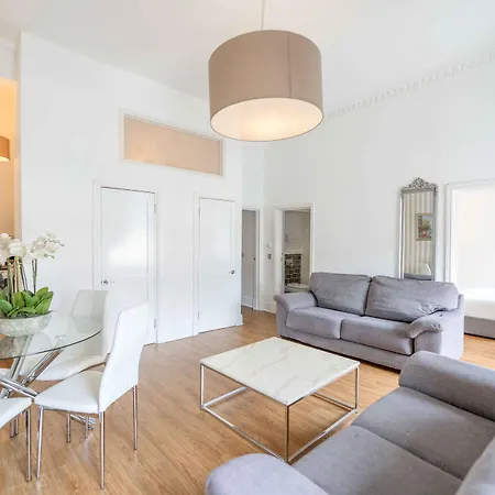 Ξενοδοχείο με διαμερίσματα Castle