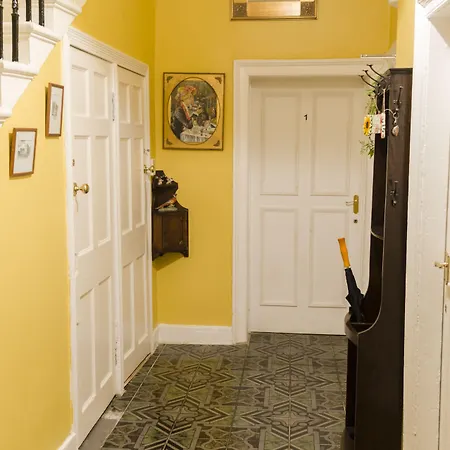 16 Pilrig Bed and breakfast
