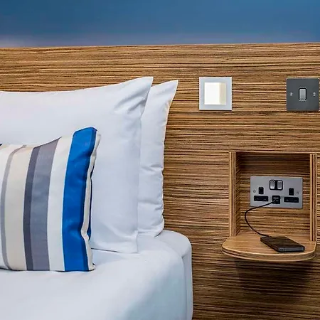 Travelodge 3*
