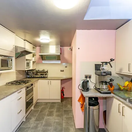 The Gifford Konukevi