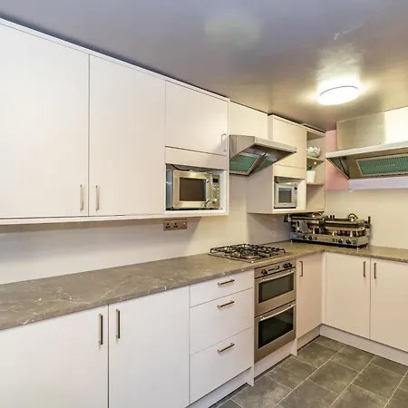 The Gifford Konukevi