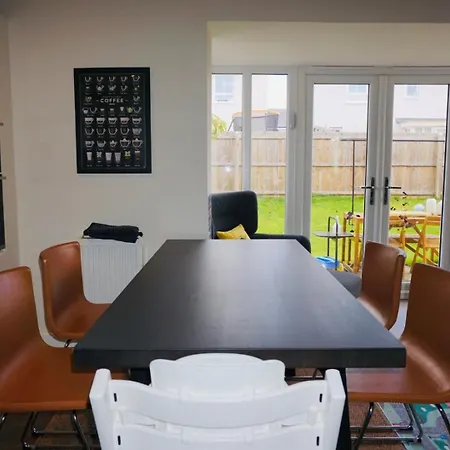 En-suite Double Bedroom With Pentland Hill View Rum i privatbostad