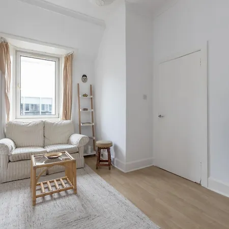 Cosy Flat Near Castle Edinburgh