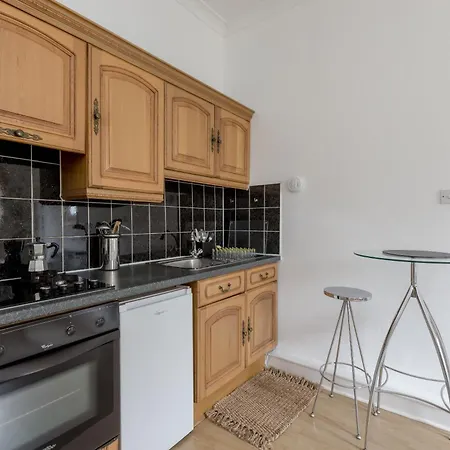 Cosy Flat Near Castle * Edinburgh