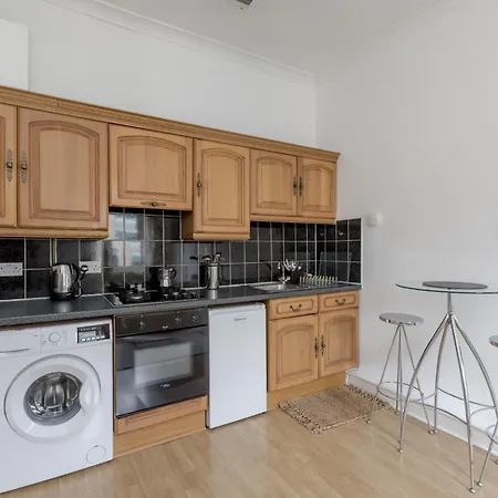 Cosy Flat Near Castle *