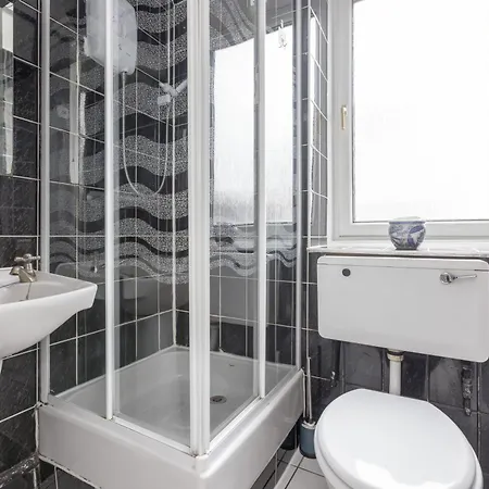 Cosy Flat Near Castle *