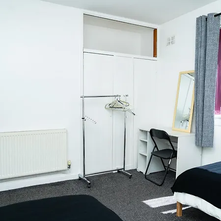 Airport Home, Free Parking, Sleeps 6, Near *
