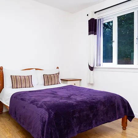 Airport Home, Free Parking, Sleeps 6, Near Apartment Edinburgh