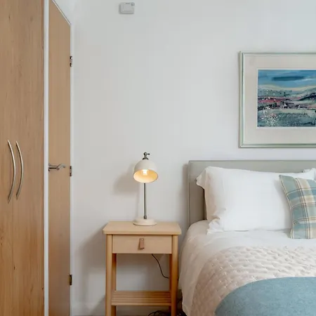 Pass The Keys Spacious Bright Modern Flat * אדינבורו