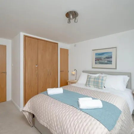 Pass The Keys Spacious Bright Modern Flat דירה אדינבורו