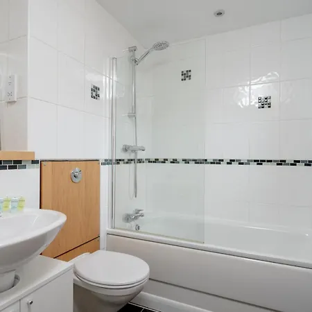 Pass The Keys Spacious Bright Modern Flat אדינבורו