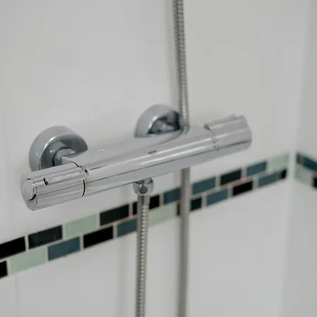Pass The Keys Spacious Bright Modern Flat דירה