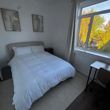 4br Near Airport & Centre Free Parking