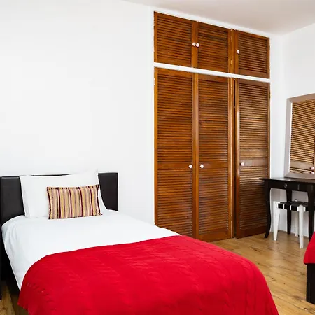 Airport Home, Free Parking, Sleeps 6, Near * Edinburgh